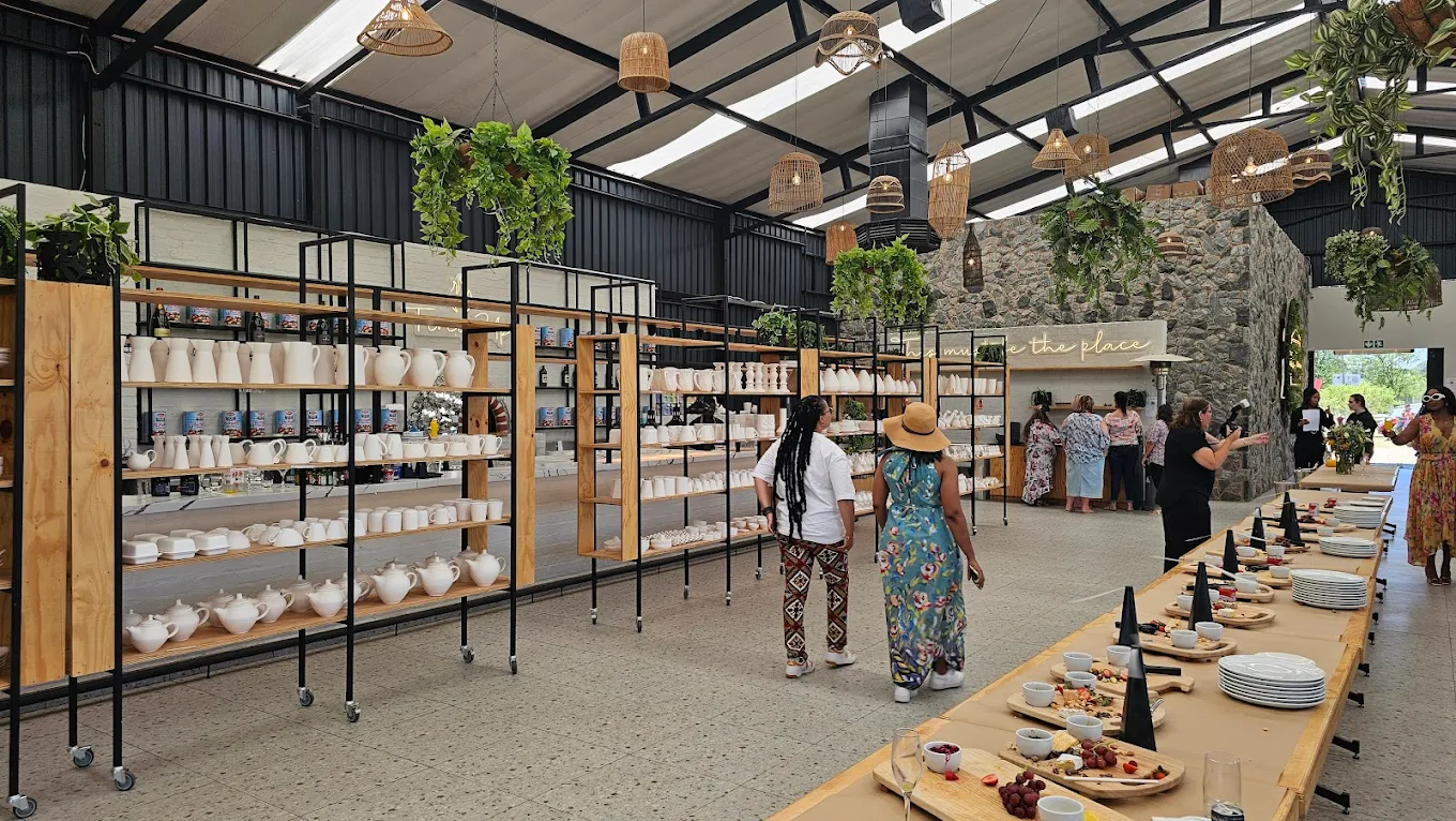 Clay Café, Maggies Farm